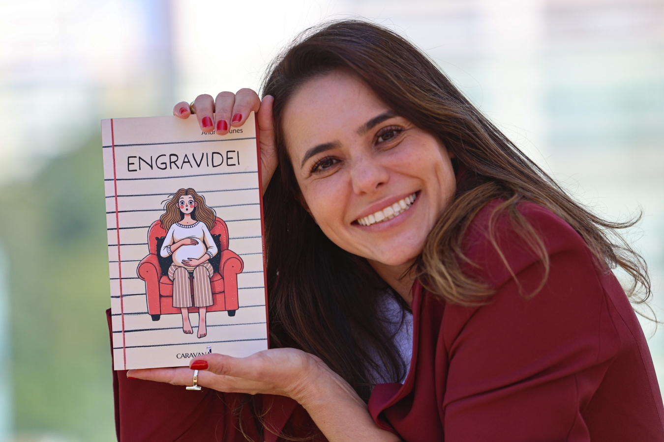 Livro ‘Engravidei’ transforma relatos de gravidez em crônicas sobre identidade e transformação