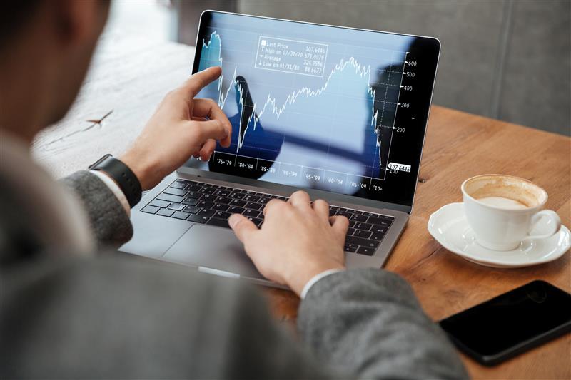 Domínio da IA e aprendizado contínuo serão decisivos para o emprego no futuro, mostra estudo